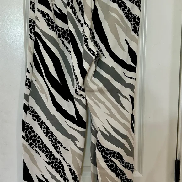 2 Piece Nike Women's Animal-Print Jogger Set - Black, Gray, Beige - Picture 15 of 16